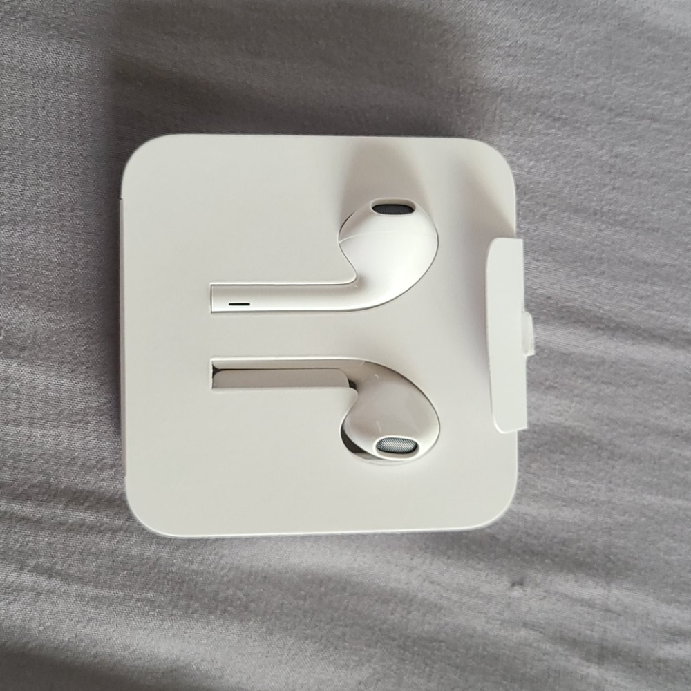IPhone ear buds